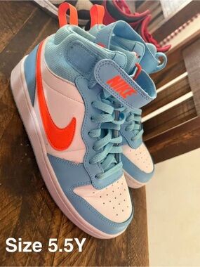 Nike Kids Mid-Top Sneakers in Light Blue, White & Bright Orange